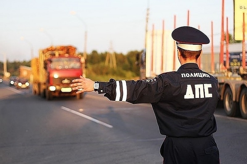 В Клинцах Госавтоинспекция проверяет перевозки опасных грузов