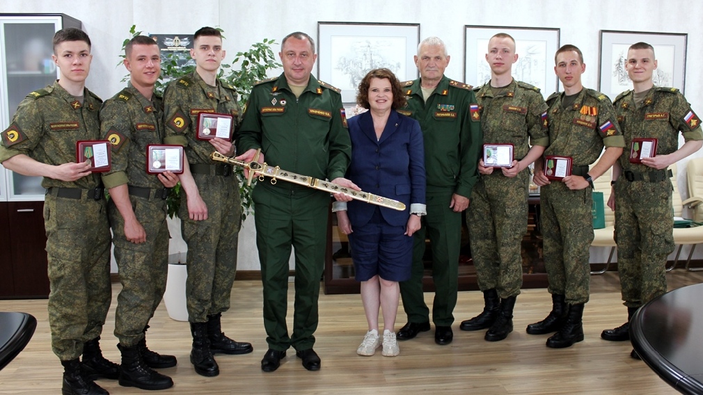 Глава Брянска Марина Дбар встретилась с курсантами Военного учебного центра при БГИТУ