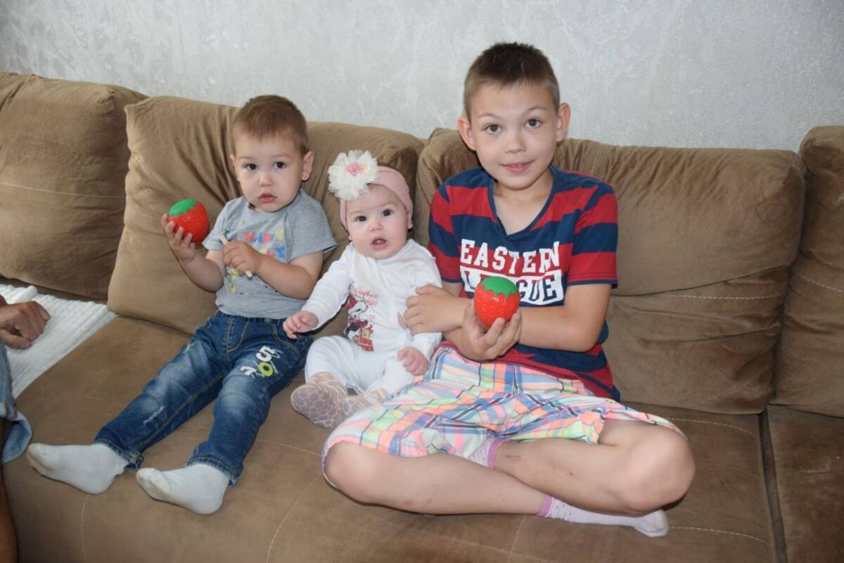В брянском Климово спортивная семья Мартыненковых принимала поздравления с праздником