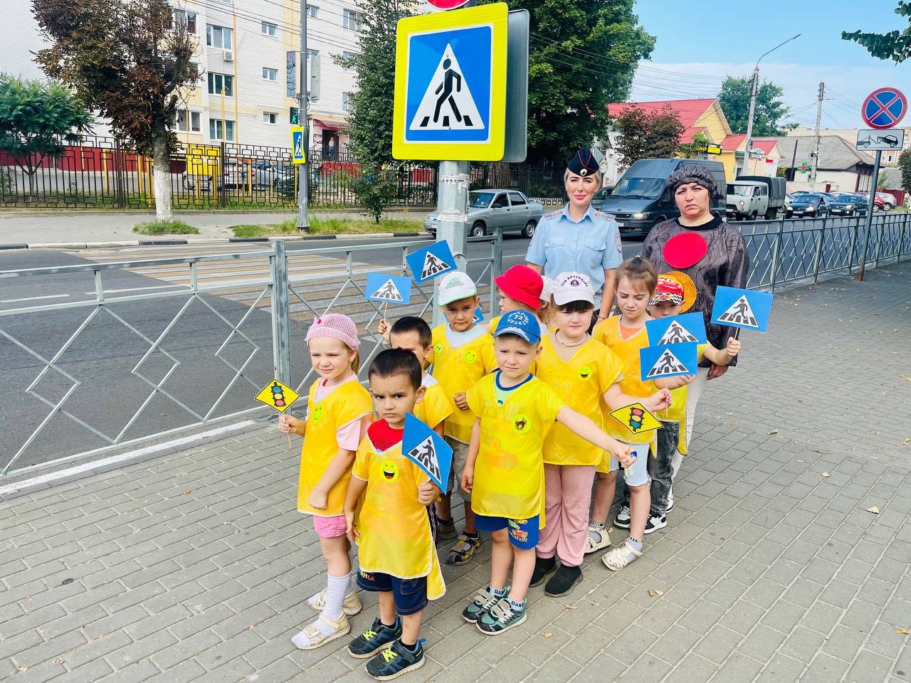 В Клинцах автоинспекторы напомнили пешеходам правила дорожной безопасности