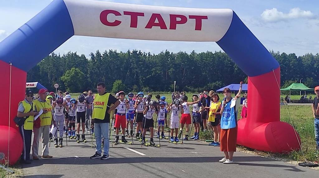 В посёлке Десятуха  Стародубского округа Брянщины проходят региональные соревнования по лыжероллерам