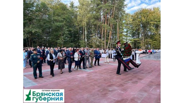 Воинский мемориал открыли в брянской Бежице после ремонта
