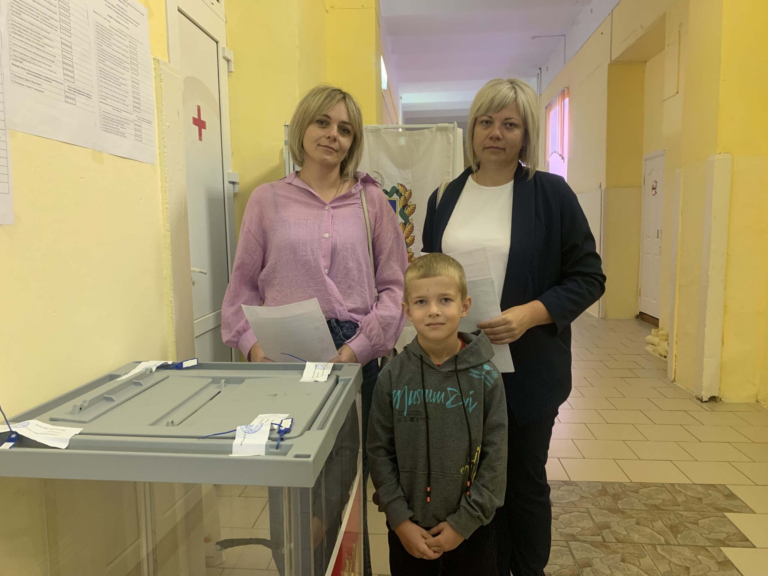 В Клинцах на избирательные участки приходят семьями