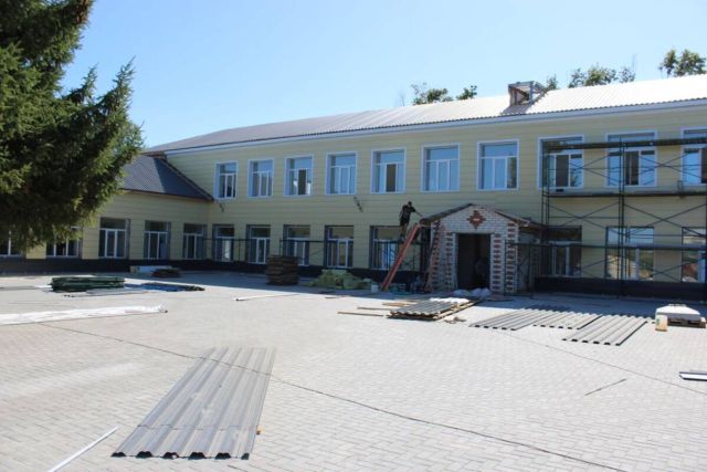 Продолжается капремонт школы в Стародубском округе на Брянщине