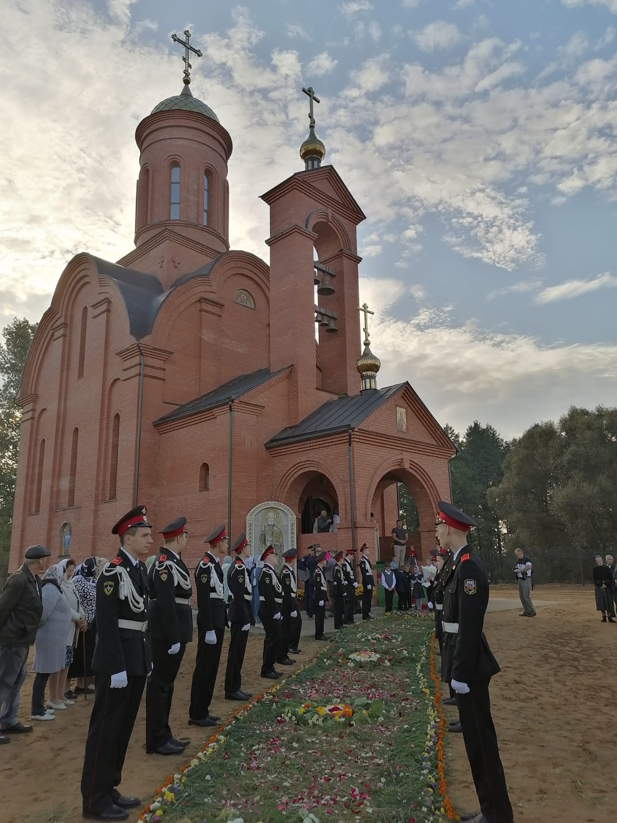 В селе Смотрова Буда Клинцовского района на Брянщине освятили новый храм во имя святителя Николая Чудотворца