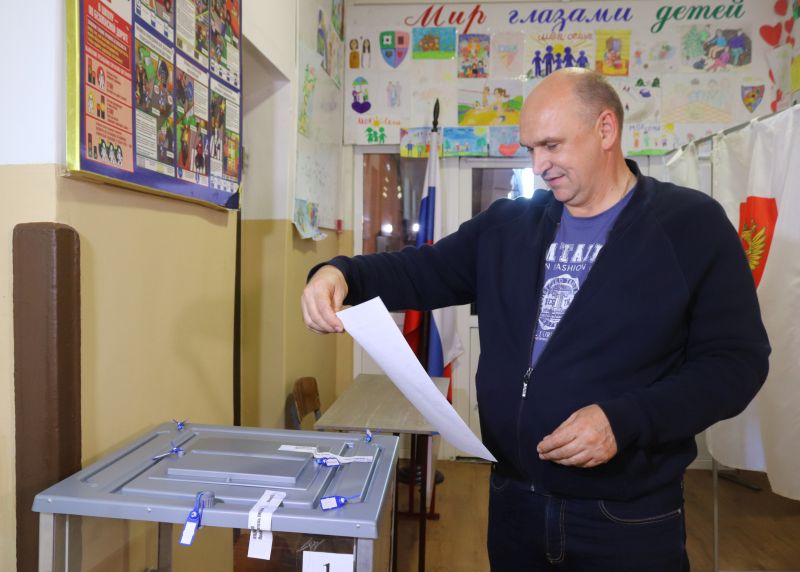 Заместитель председателя Брянской областной Думы проголосовал в Клинцах