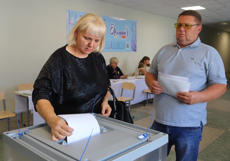 Родители героя СВО проголосовали в брянских Клинцах
