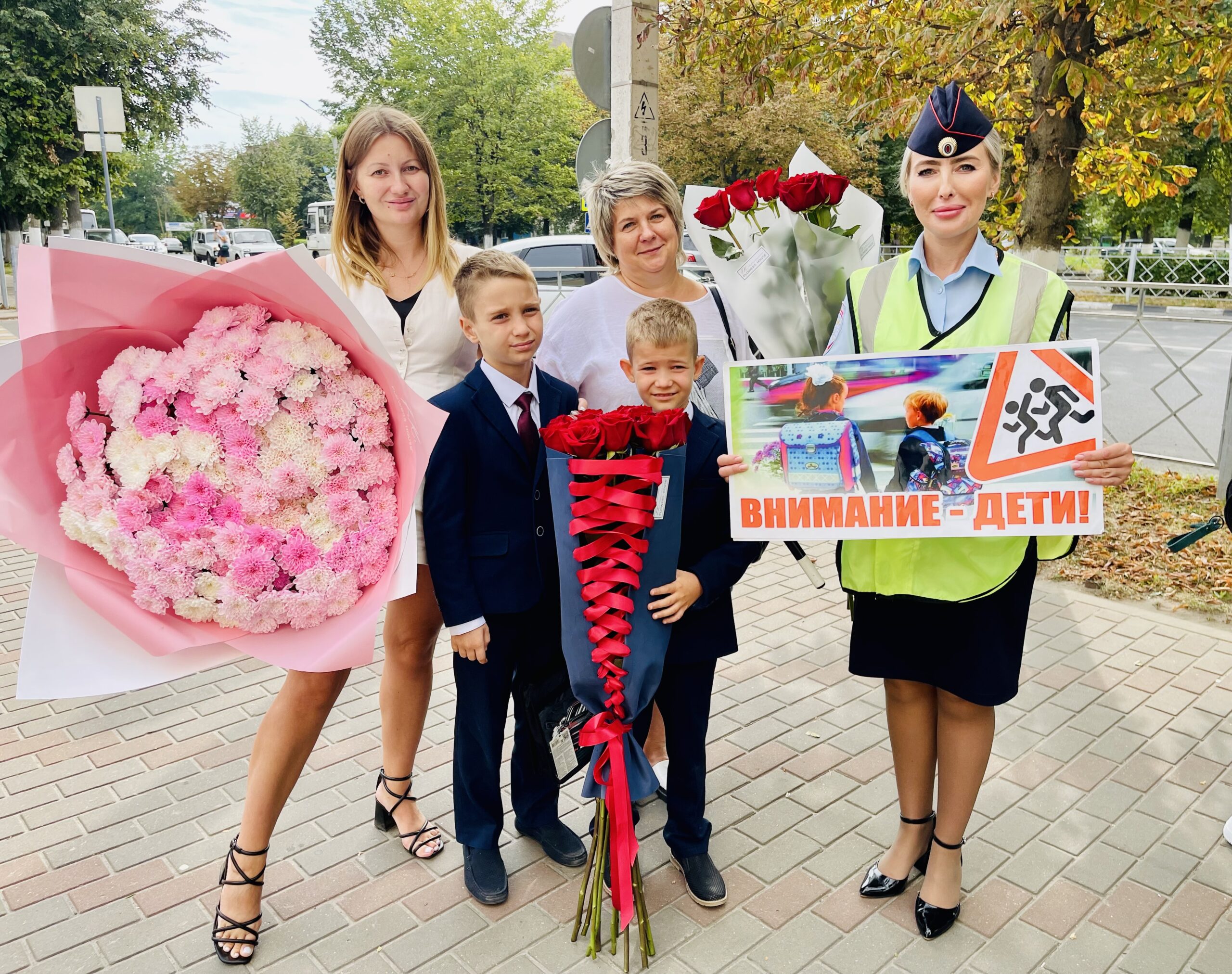В Клинцах в День знаний автоинспекторы напомнили правила дорожной безопасности