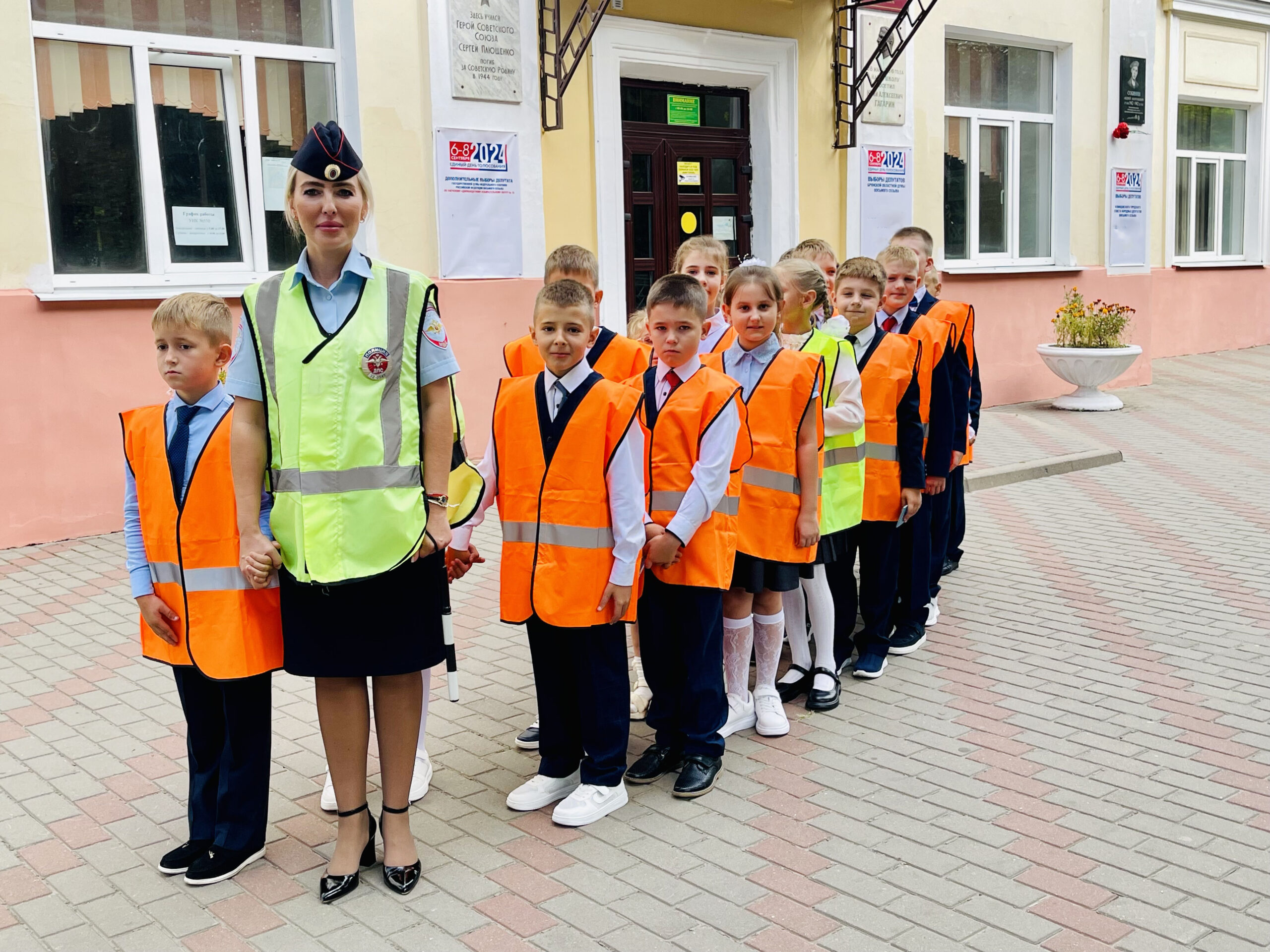 В Клинцах автоинспекторы провели акцию «Соблюдай ПДД»