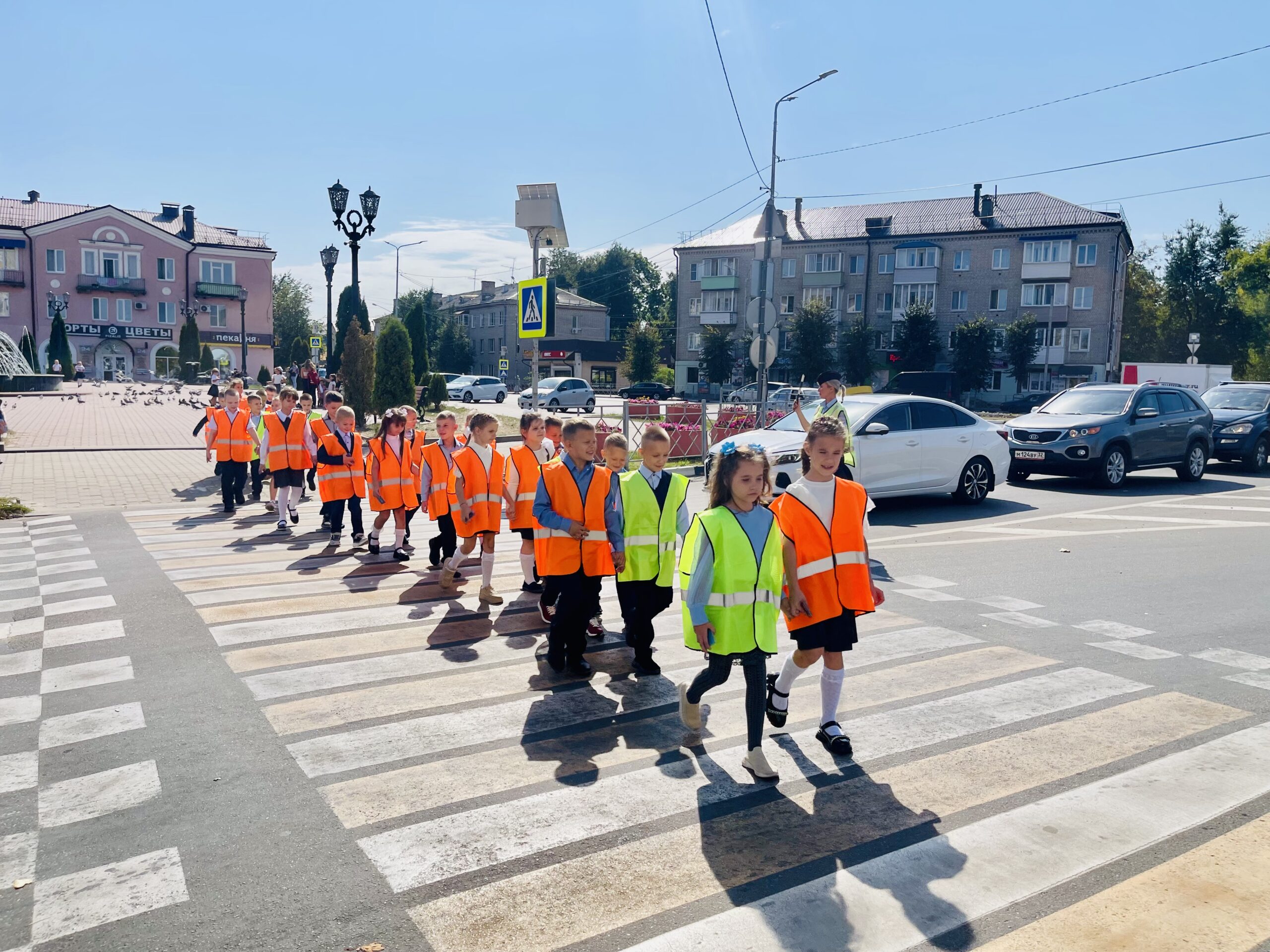 В Клинцах автоинспекторы обратили внимание на опасные переходы