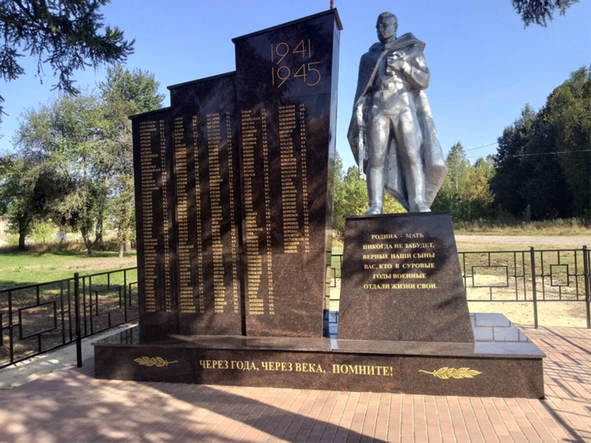 В брянском поселке  Кокоревка отреставрировали памятник погибшим в годы войны