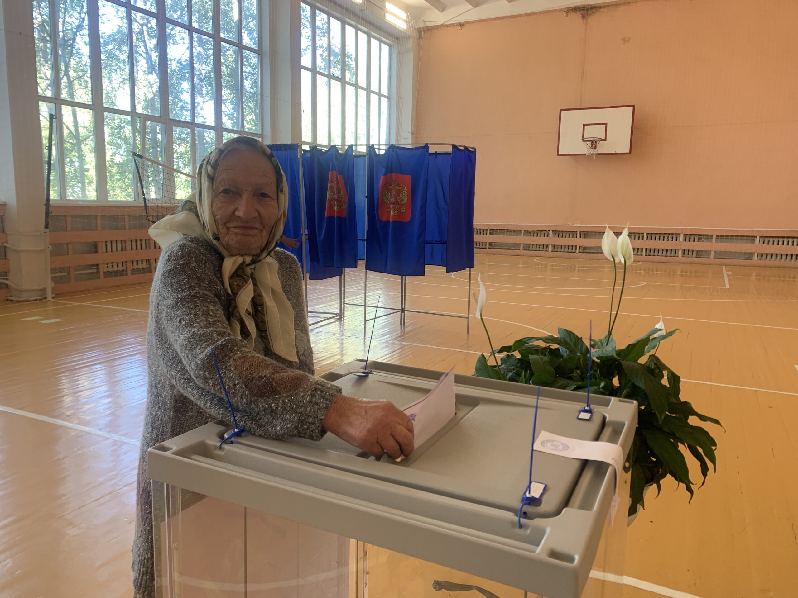 Вера Анисимовна Ляхова – одна из старейших избирателей города Клинцы