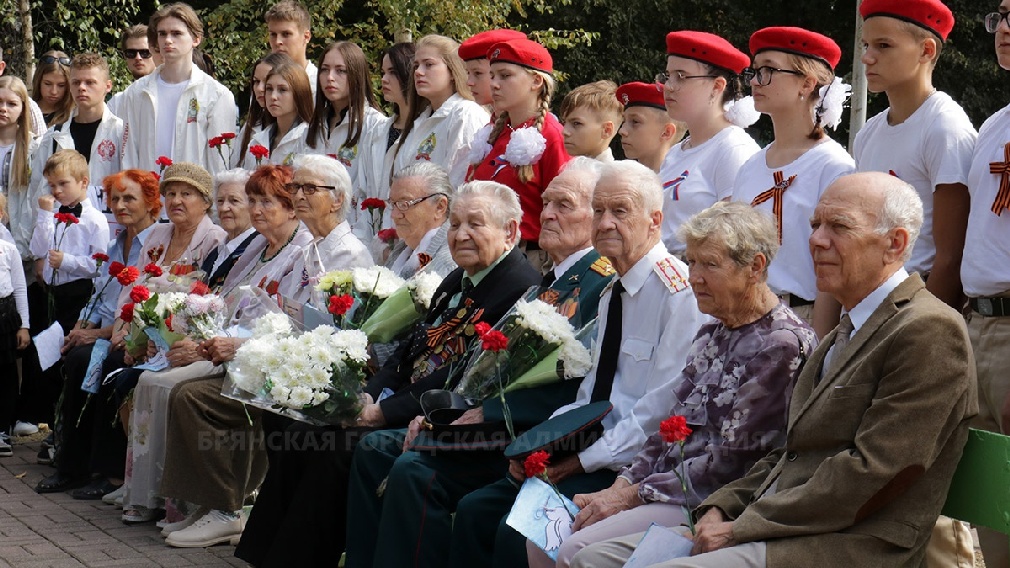 В брянском урочище «Лесные сараи» прошел торжественный митинг