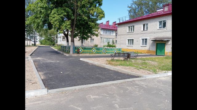 В поселке Чемерна Клинцовского района на Брянщине благоустроили двор