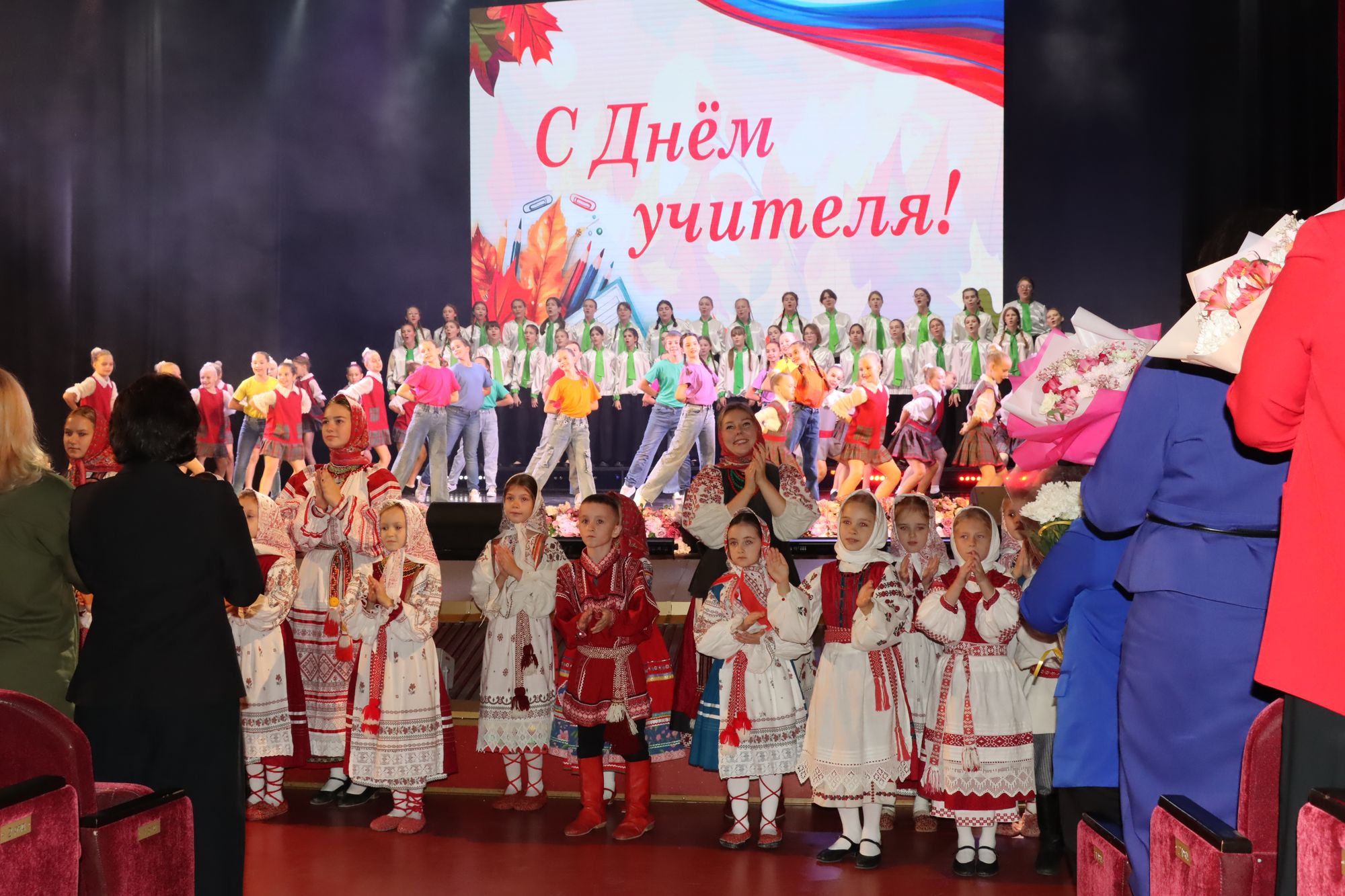 Накануне Дня учителя вручены награды лучшим педагогам Брянщины