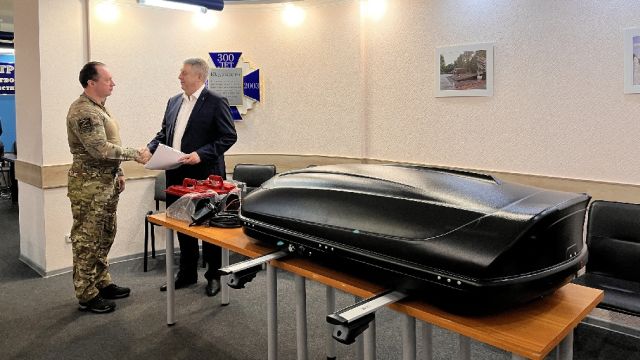 Комплект спецоборудования Губернатор Александр Богомаз передал отряду «БАРС-Брянск»