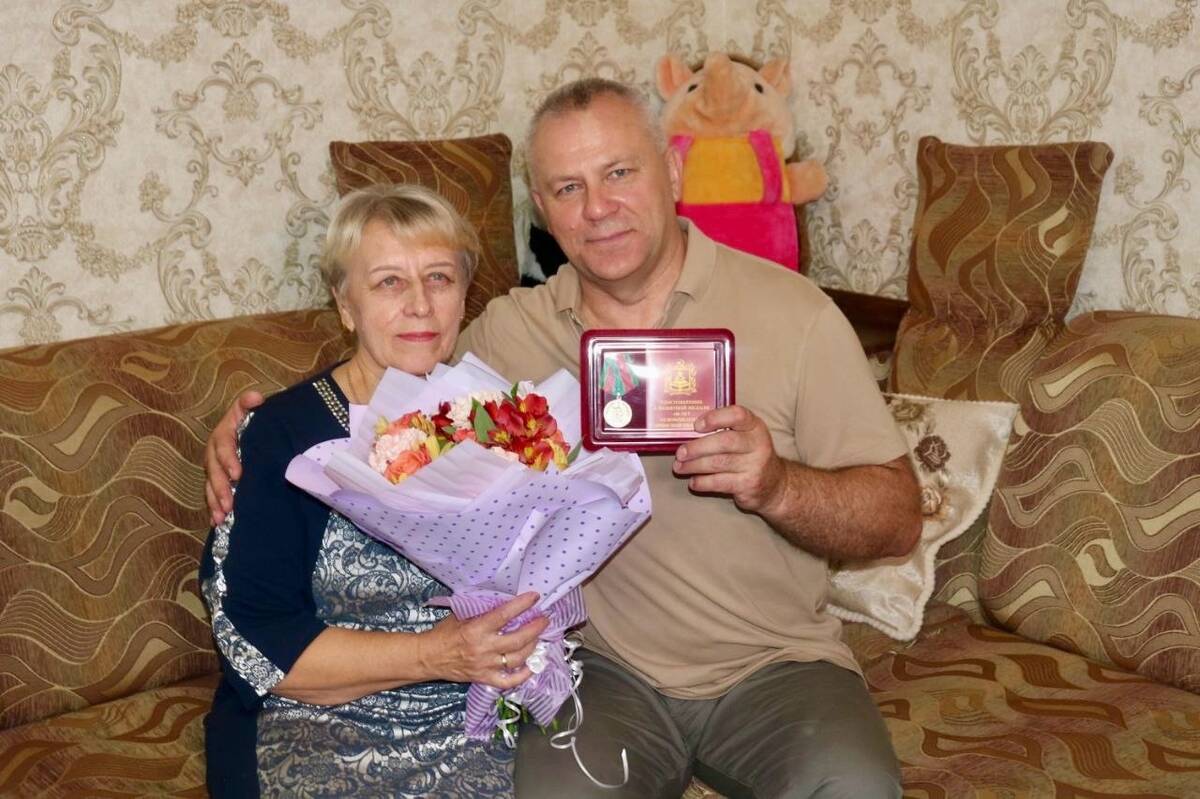 Председатель Брянской облдумы Валентин Суббот навестил в праздник свою первую учительницу