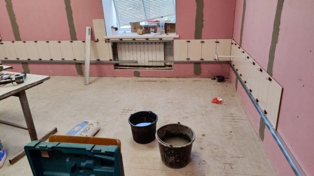 Брянские специалисты выполнили ремонт 6 объектов образования в Брянке