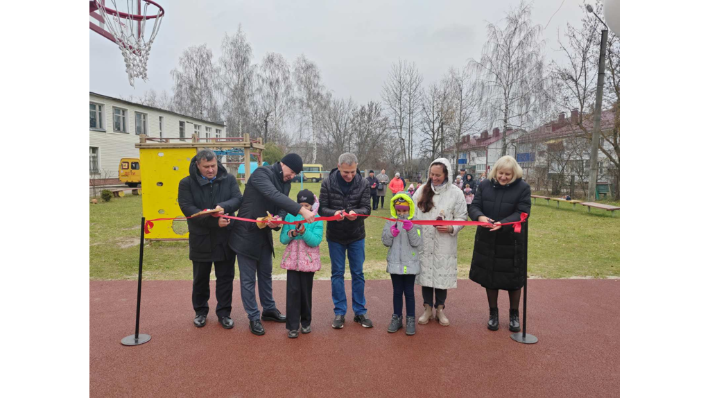 В брянском Дятьково открыли спортивную воркаут-площадку