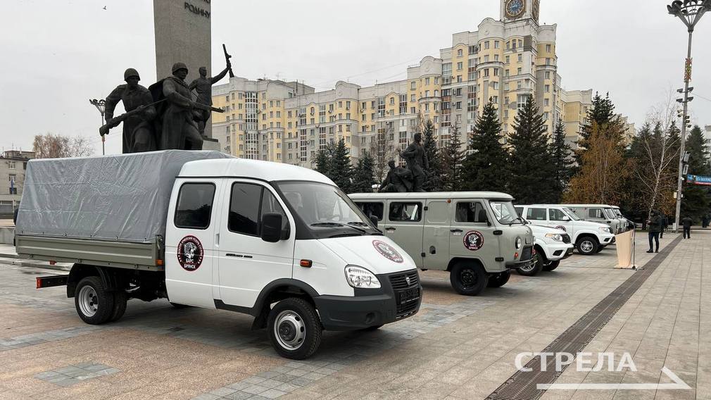 Губернатор Брянщины вручил ключи от новых автомобилей подразделению «БАРС-Брянск»