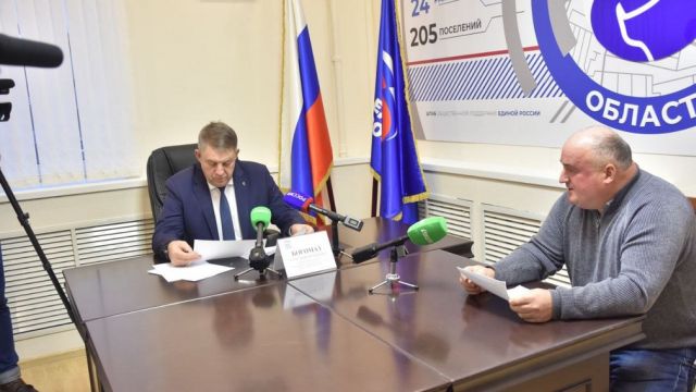 В штабе общественной поддержки «Единой России» губернатор Александр Богомаз провел прием граждан