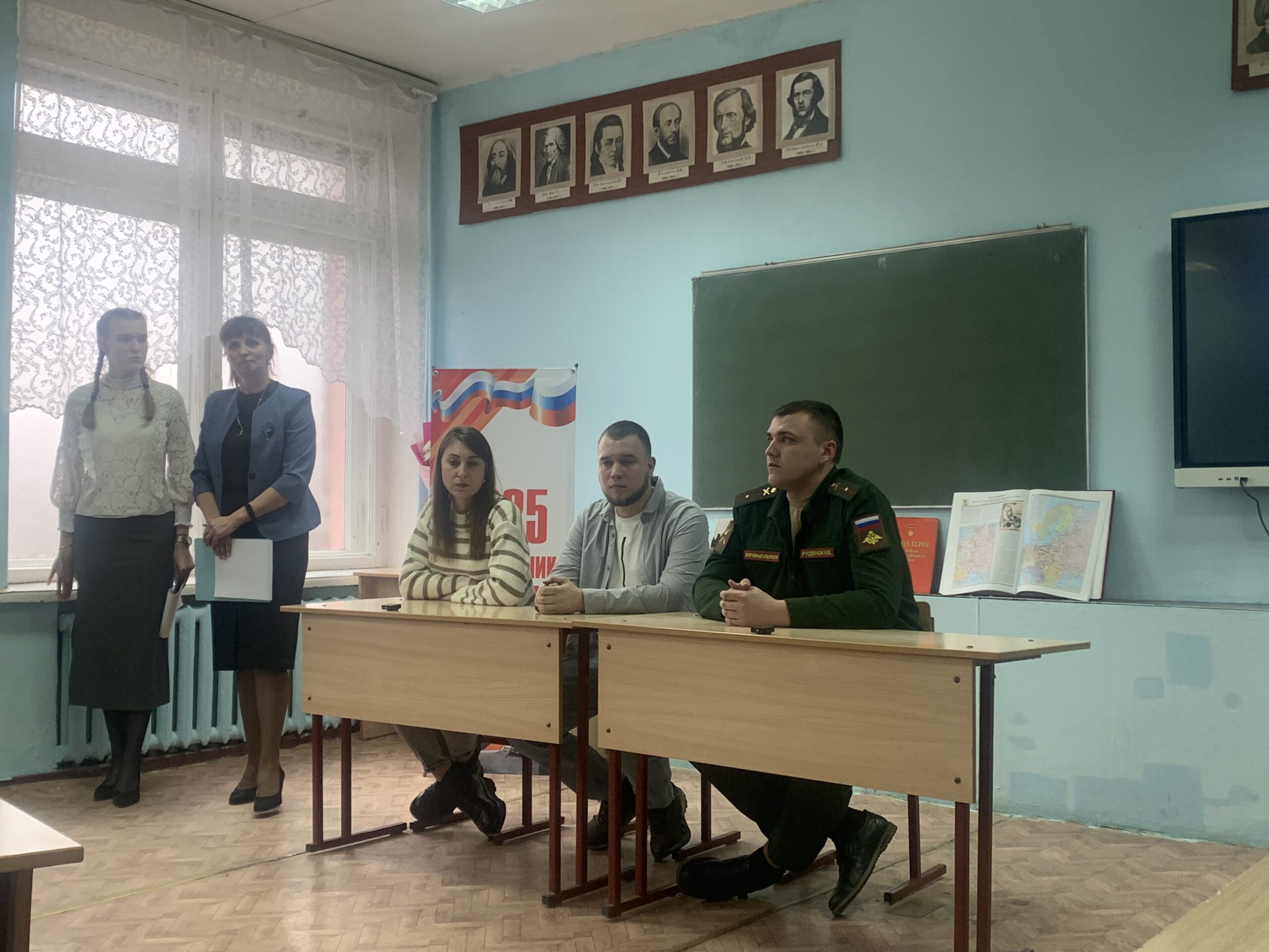 Клинцовские студенты встретились с участниками СВО