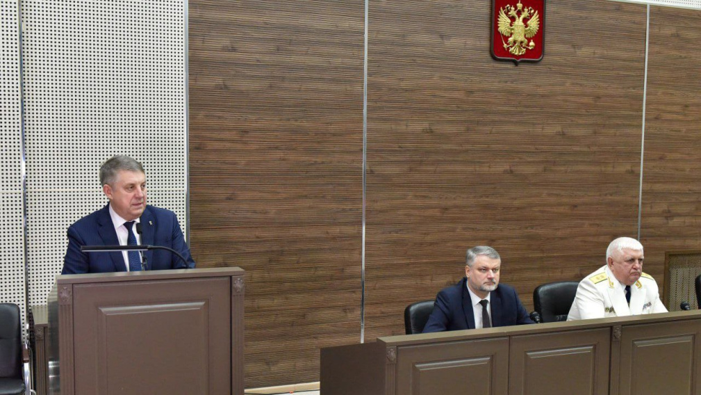Глава региона вручил награды сотрудникам брянской прокуратуры