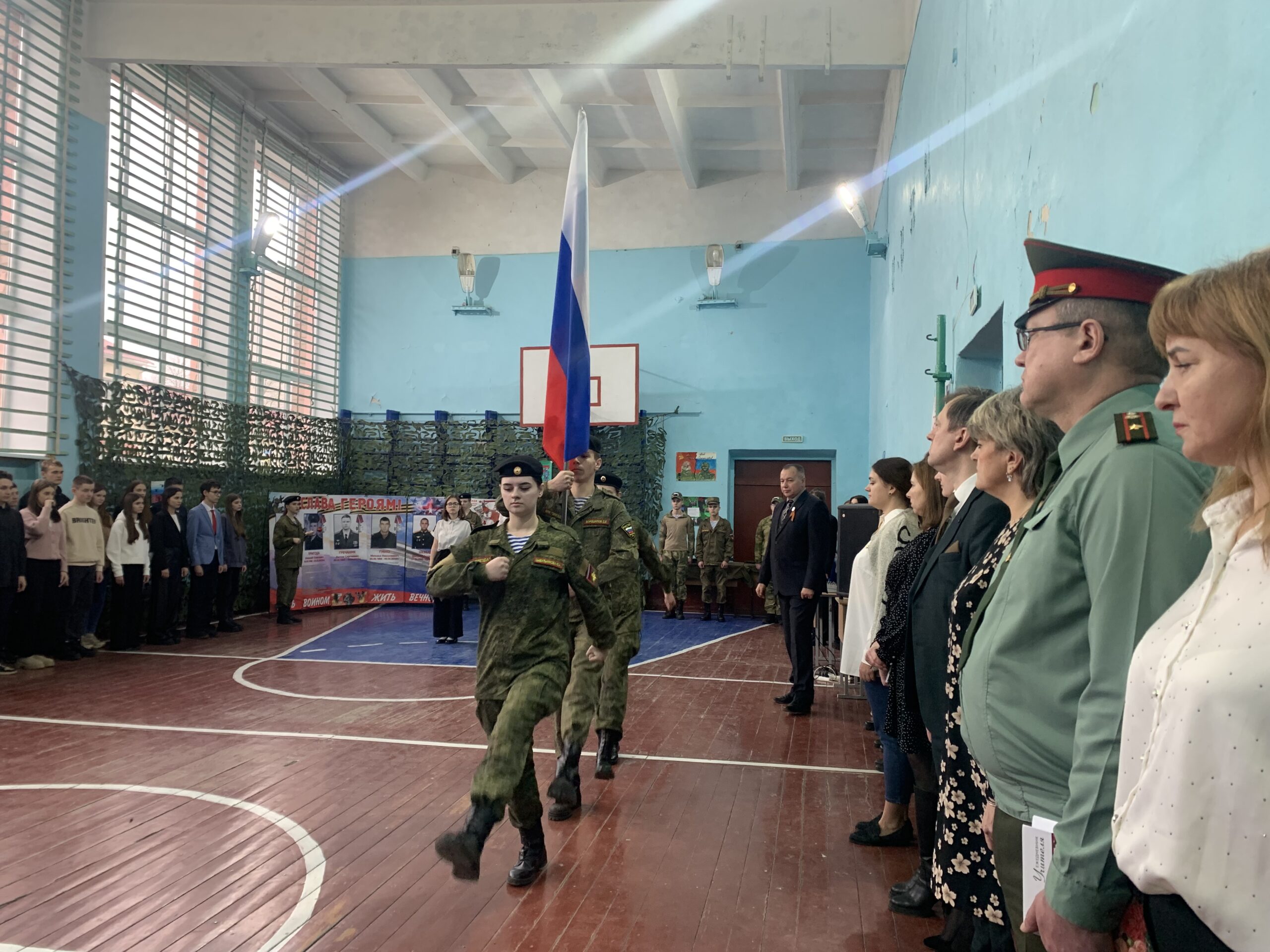 В Клинцовском колледже прошла торжественная линейка