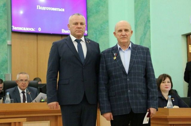 Учителю присвоено почетное звание