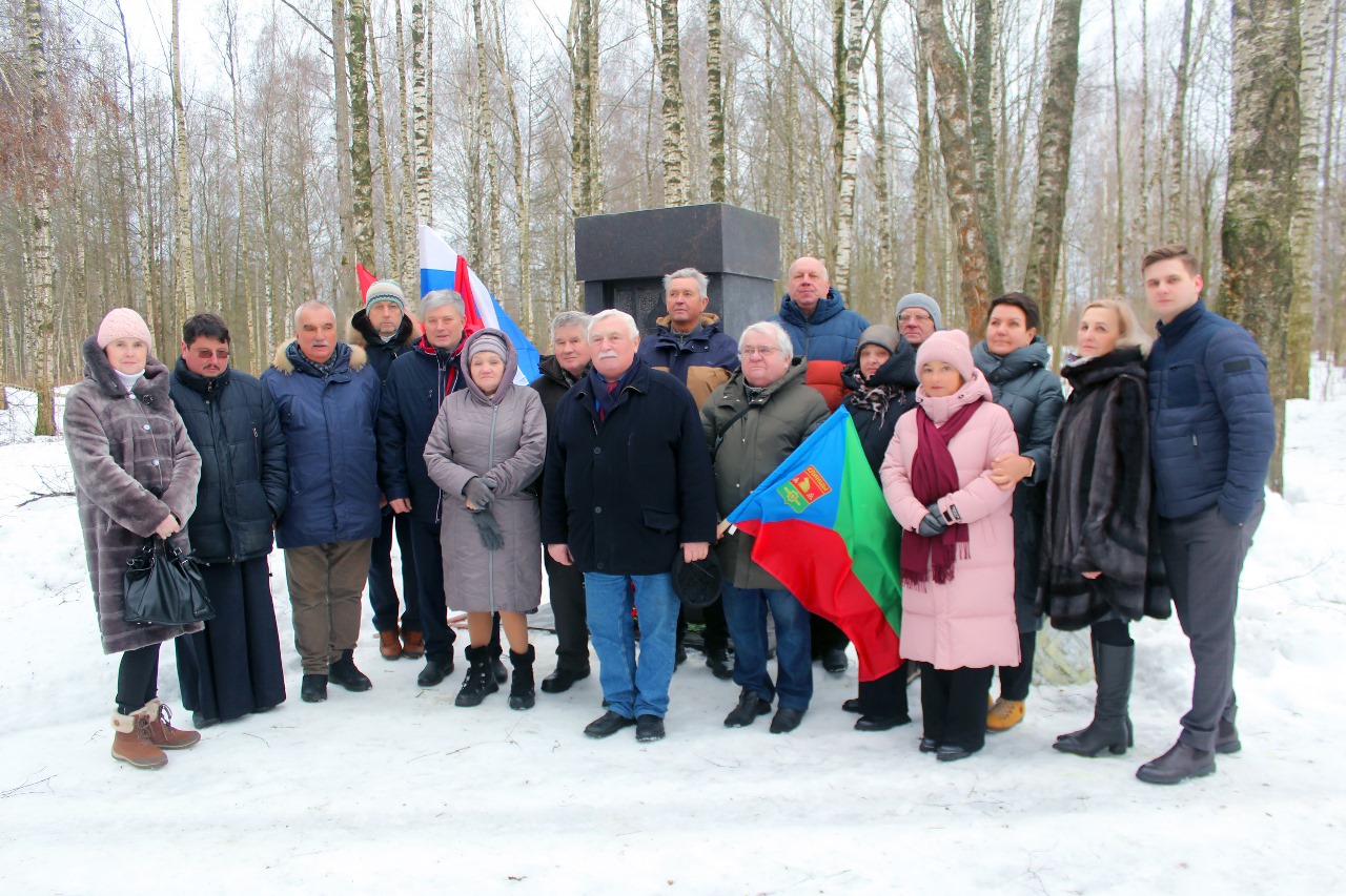 Клинцовский флаг  над Синявинскими высотами
