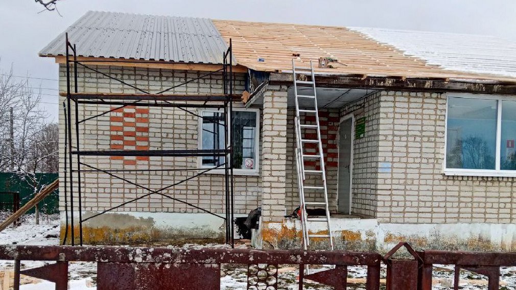 В брянском селе Внуковичи приступили к ремонту ФАПа
