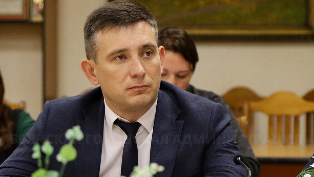 Контракт с «БАРС-Брянск» подписал глава Фокинского района Александр Гаврилов