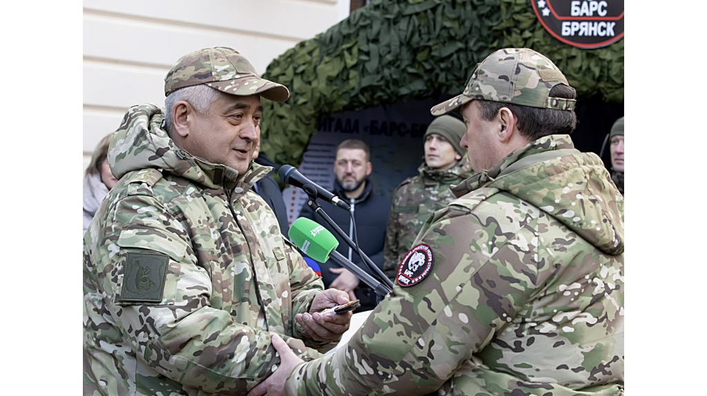 Бойцы отряда «БАРС-Брянск» поздравили с новым званием товарища майора Сергея Антошина