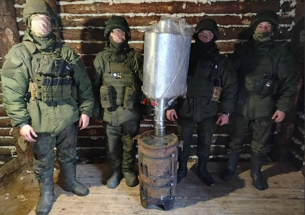 Волонтеры брянской Суземки помогают укреплять оборонительные сооружения