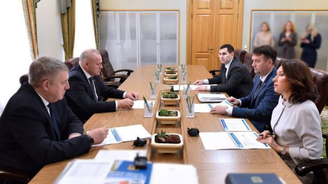 Брянский губернатор встретился с руководителем энергосбытовой компании из Тюмени