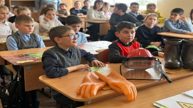 В школах Брянщины энергетики «Россети Центр» подвели итоги месячника по профилактике детского электротравматизма
