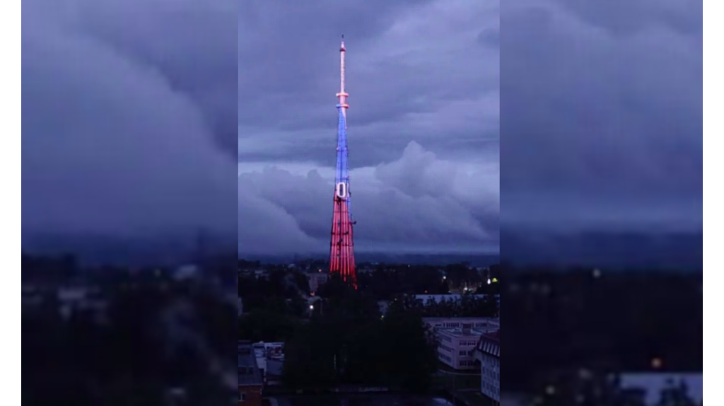На брянской телебашне включили праздничную подсветку