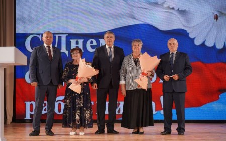 Губернатор Брянщины поздравил с профессиональным праздником социальных работников