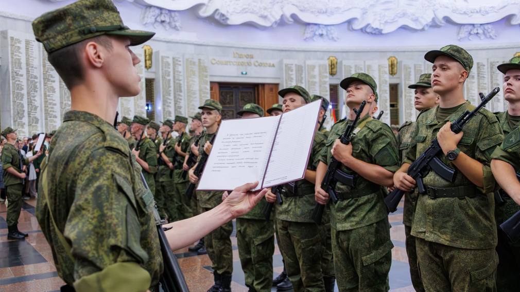 В Москве новобранцы Преображенского полка из Брянской области приняли присягу