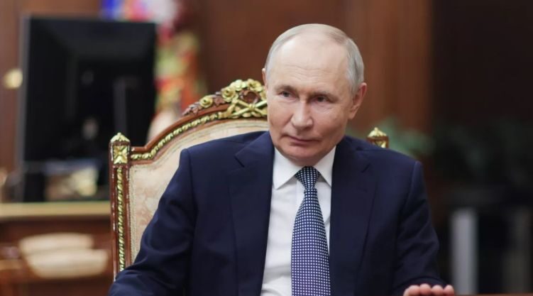Глава государства Владимир Путин пообщался с автодорожником из Брянской области