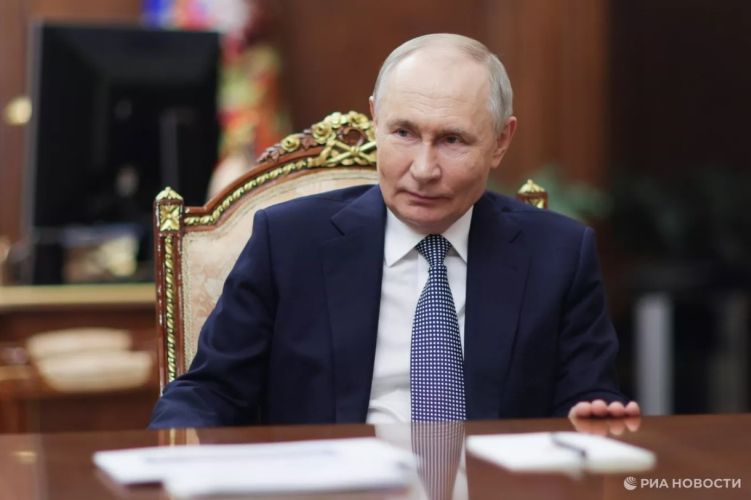 Глава государства Владимир Путин пообщался с автодорожником из Брянской области