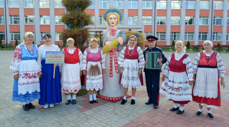 Закружила «Льняная карусель»