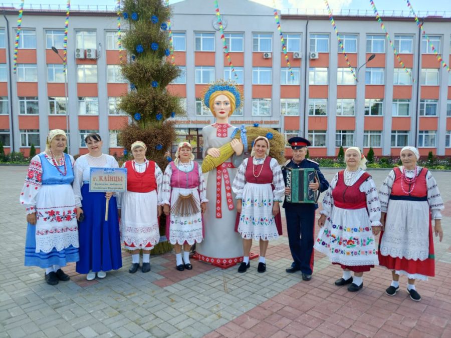 Закружила «Льняная карусель»