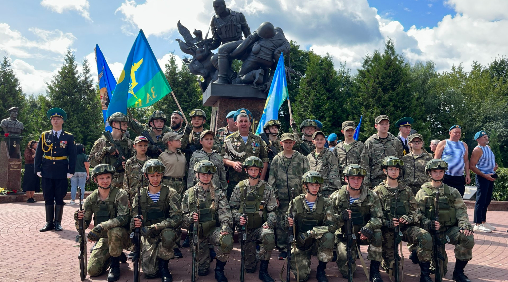Воинов-десантников Брянщины поздравили с Днем ВДВ