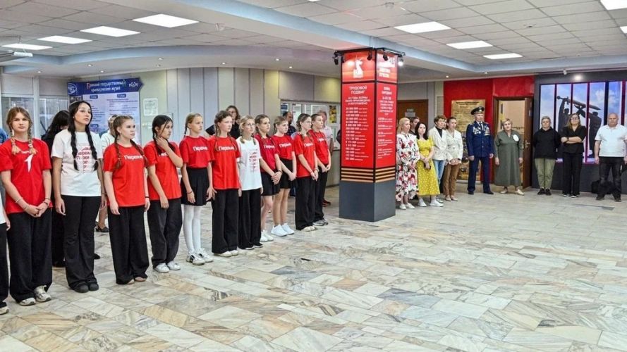На Брянщине проходит выставка «Юношеству — окрыляющий пример»