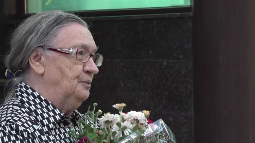 Людмилу Самотёсову поздравили артисты брянской филармонии