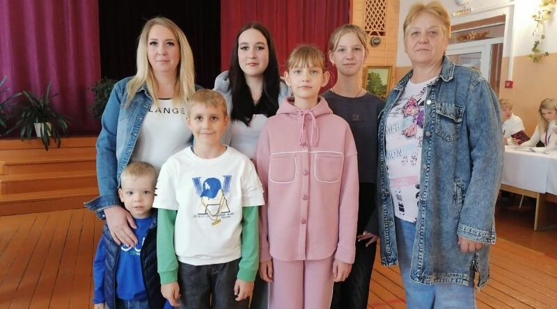 В селе Лопатни Клинцовского района на Брянщине проголосовала многодетная мама