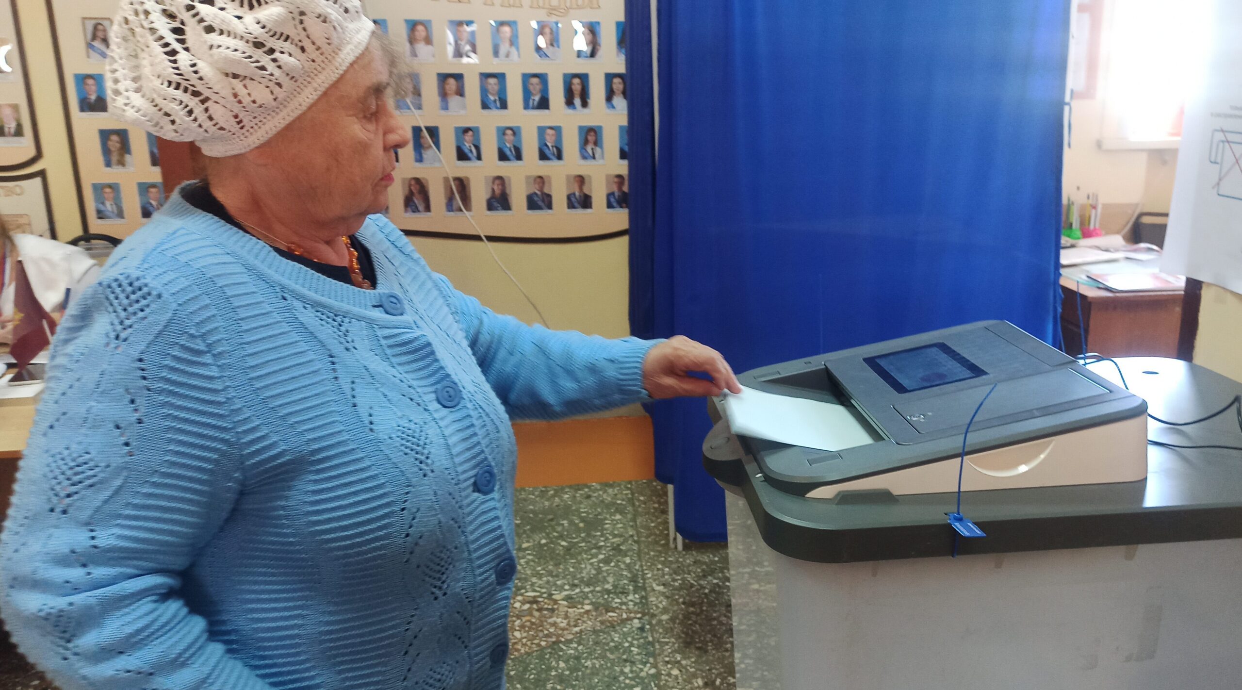 В Клинцах голосуют люди серебряного поколения