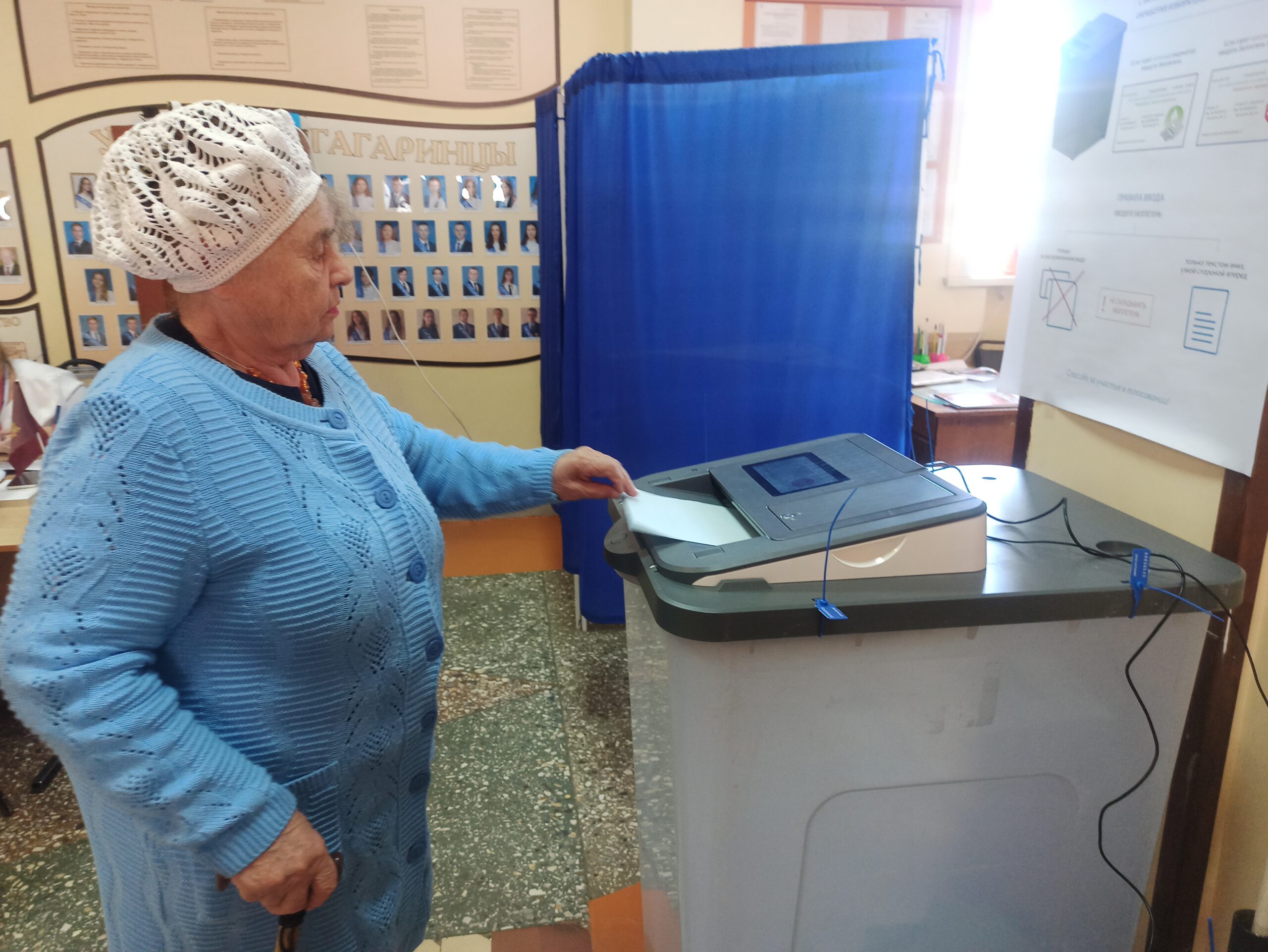 В Клинцах голосуют люди серебряного поколения