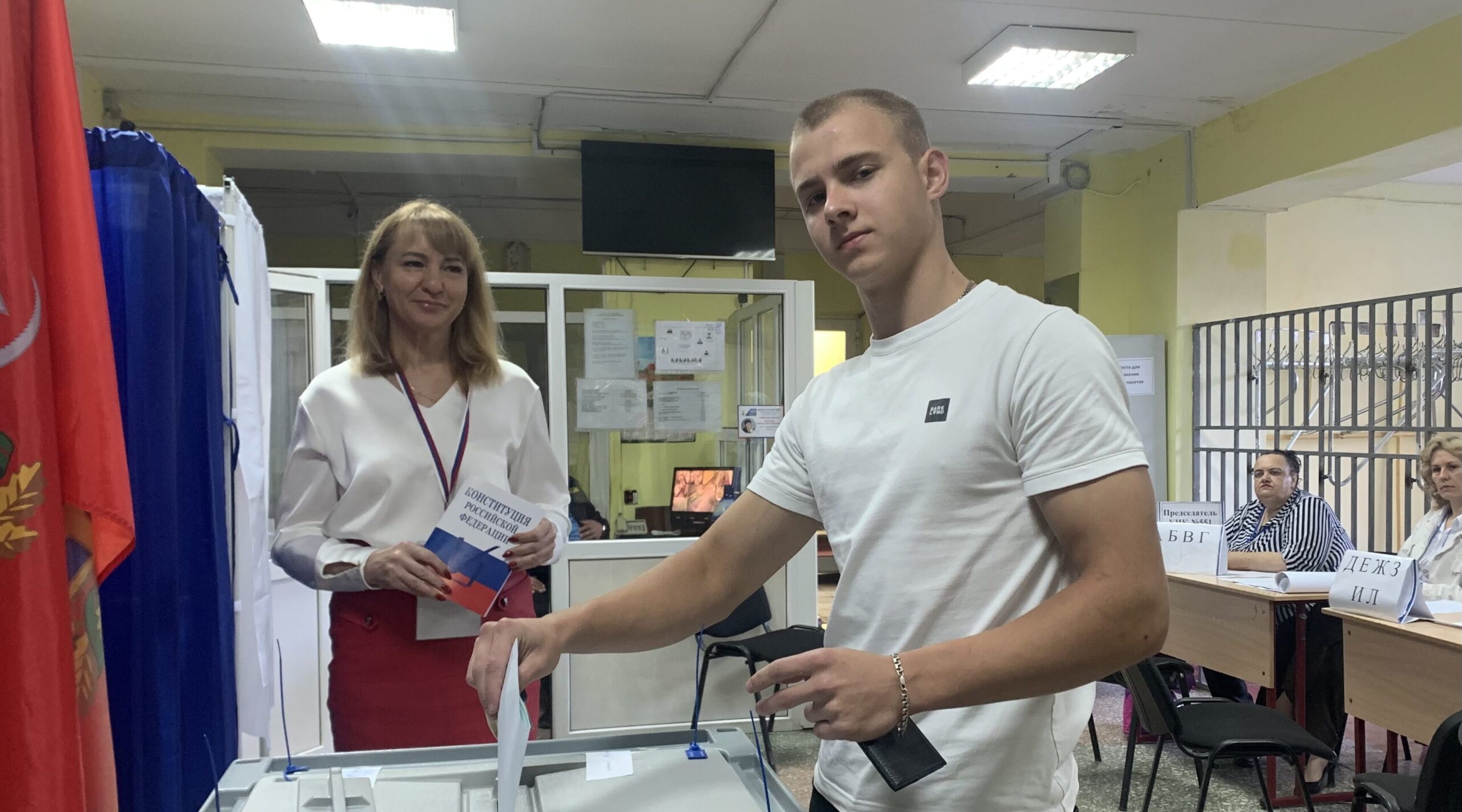 Житель Клинцов Артем Лапсарь впервые принял участие в голосовании